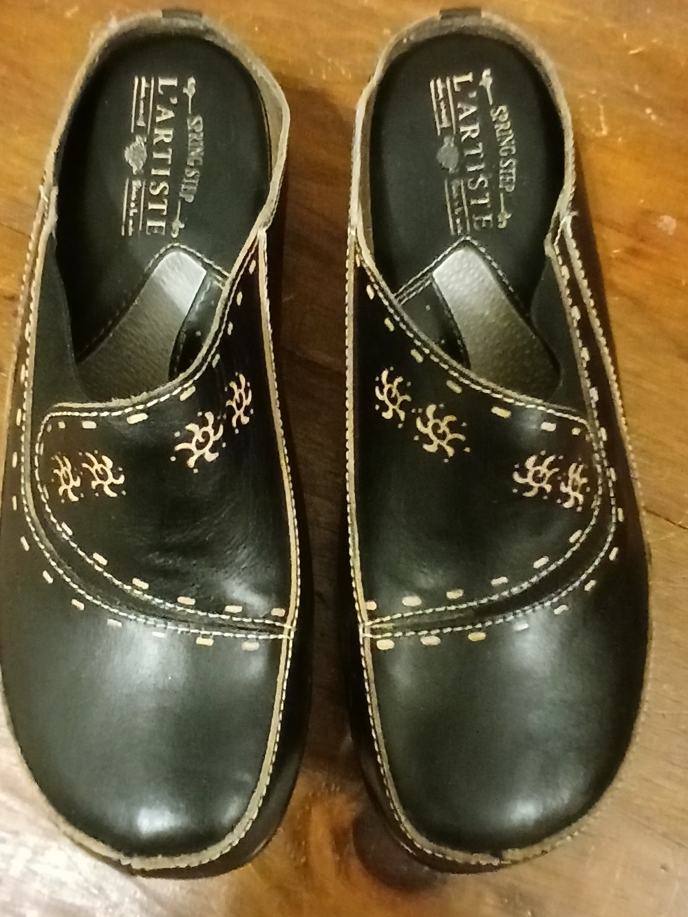 Women's L'ATISTE Black Slip-On Loafers Tan Stitching Sz 40/9